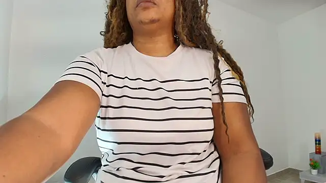 Snapshot of luxy_benet chatting on March 2026 06:41:02 AM luxy benet online show from March 2026 06:41:02 AM