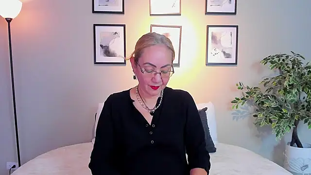 Victoria Firee online show from June 2026 07:34:02 PM
