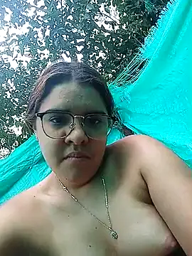 single kitten online show from March 2026 12:23:02 PM