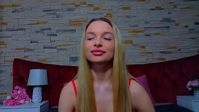 LannaSkyy online show from April 2026 07:18:01 PM