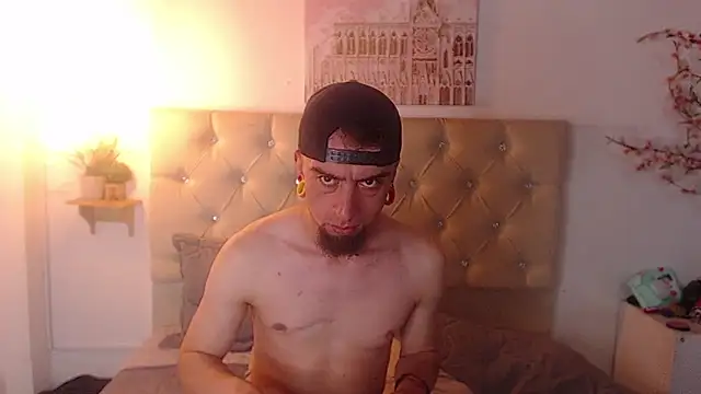 Snapshot of Rommen_N_Zoe chatting on May 2026 01:12:01 AM Rommen N Zoe online show from May 2026 01:12:01 AM