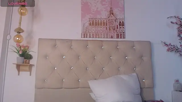 Snapshot of Rommen_N_Zoe chatting on June 2026 09:46:01 PM Rommen N Zoe online show from June 2026 09:46:01 PM