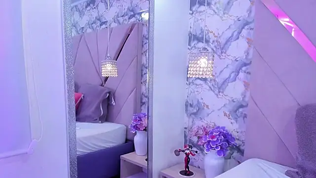 violetaluxx online show from April 2026 04:56:01 PM