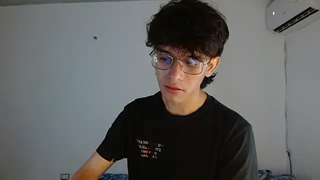 Snapshot of noah_millerx chatting on June 2026 05:20:02 AM noah millerx online show from June 2026 05:20:02 AM