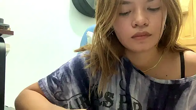 Snapshot of EustoliaYozzo chatting on March 2026 02:50:02 AM EustoliaYozzo online show from March 2026 02:50:02 AM