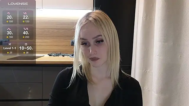 Snapshot of Bella_Villen chatting on May 2026 04:37:02 PM Bella Villen online show from May 2026 04:37:02 PM