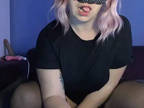 Snapshot of Gin_Pink chatting on May 2026 08:19:01 AM Gin Pink online show from May 2026 08:19:01 AM