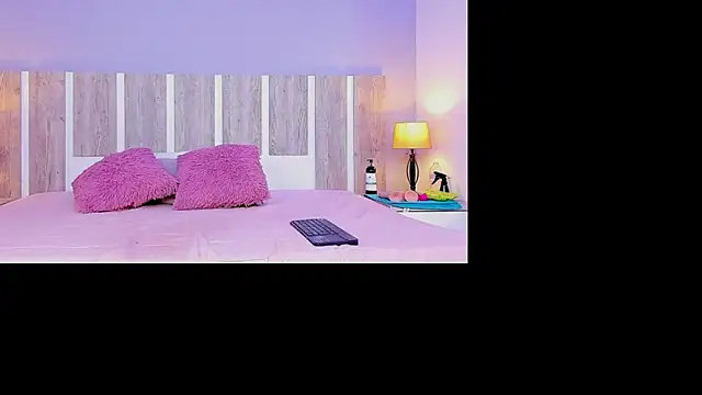 EmilySearss online show from April 2026 08:17:01 PM