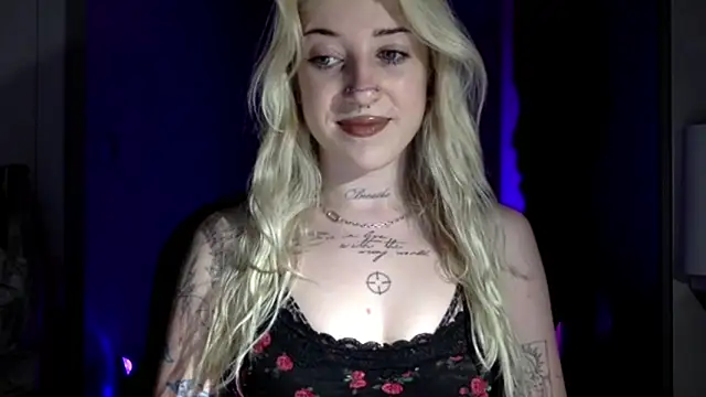 Snapshot of EmmyWet chatting on June 2026 04:10:01 PM EmmyWet online show from June 2026 04:10:01 PM