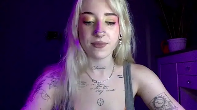 Snapshot of EmmyWet chatting on June 2026 06:38:01 PM EmmyWet online show from June 2026 06:38:01 PM