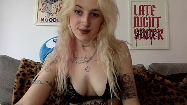 Snapshot of EmmyWet chatting on July 2026 05:12:02 PM EmmyWet online show from July 2026 05:12:02 PM