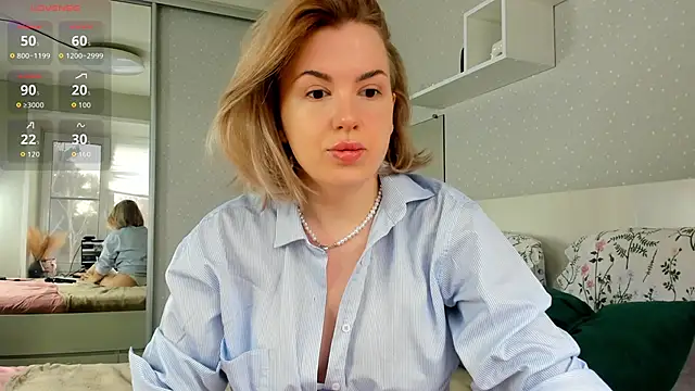 crowned goddess online show from April 2026 01:03:01 AM