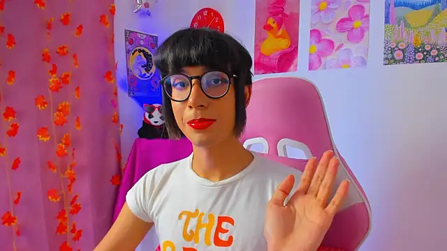 Madeline 21 online show from April 2026 01:08:02 PM