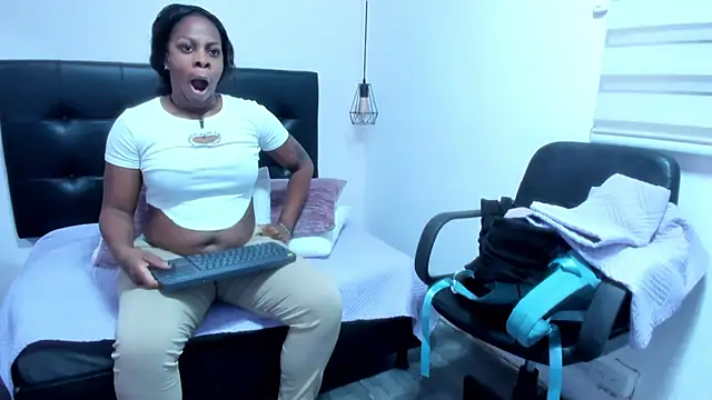 Snapshot of KatallelaMurillo chatting on May 2026 12:25:02 PM KatallelaMurillo online show from May 2026 12:25:02 PM