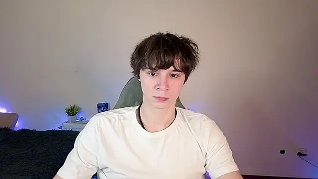 AnthonyCuutie online show from May 2026 04:51:01 AM