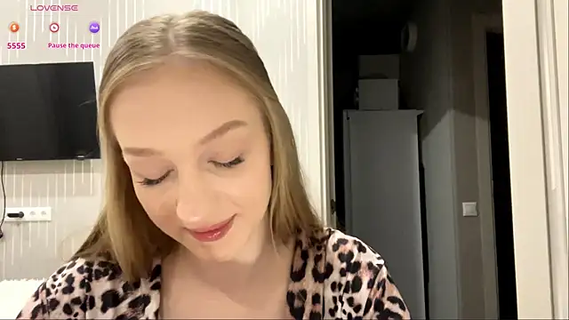 Anika Socutehe online show from May 2026 09:20:02 PM