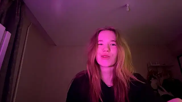 LeomaJee online show from April 2026 06:24:02 PM