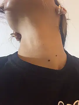 VioletaHills  online show from April 2026 12:17:01 PM