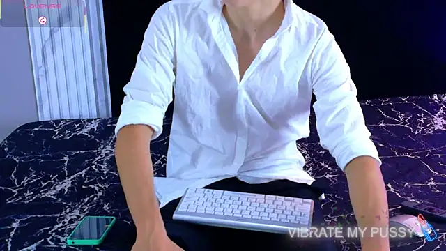 Danteandviolete cr online show from May 2026 11:37:01 AM