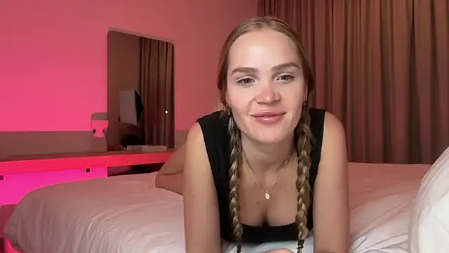 Snapshot of xo_madeline chatting on May 2026 02:08:02 AM xo madeline online show from May 2026 02:08:02 AM