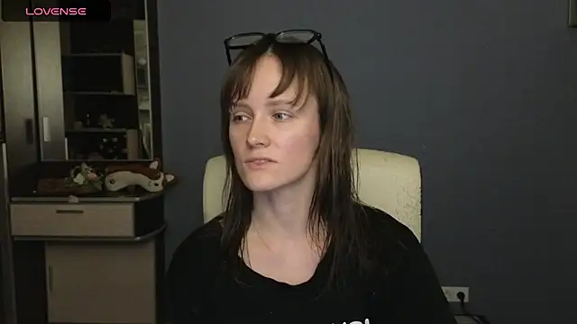 Tender Swan online show from April 2026 09:51:02 PM