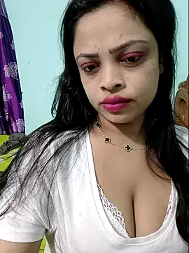 Snapshot of Beauty-3 chatting on April 2026 11:40:01 PM Beauty-3 online show from April 2026 11:40:01 PM