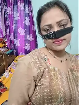 Snapshot of Beauty-3 chatting on May 2026 03:24:01 AM Beauty-3 online show from May 2026 03:24:01 AM