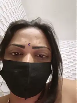Snapshot of Beauty-3 chatting on May 2026 01:44:01 AM Beauty-3 online show from May 2026 01:44:01 AM