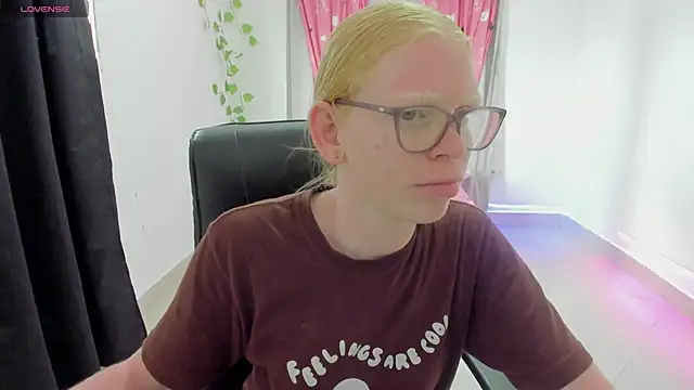 Albingirl online show from April 2026 08:24:02 PM