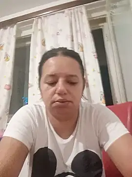 Snapshot of roxana_e43 chatting on July 2026 09:06:02 PM roxana e43 online show from July 2026 09:06:02 PM