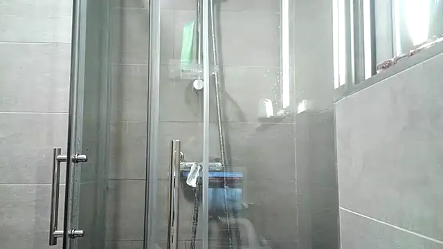 Snapshot of itsmemayarose chatting on June 2026 03:50:01 PM itsmemayarose online show from June 2026 03:50:01 PM