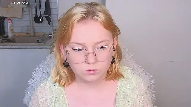 Snapshot of soft_focus chatting on June 2026 04:50:01 AM soft focus online show from June 2026 04:50:01 AM