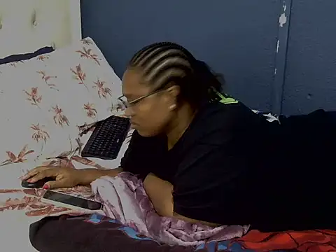 Cuddle Zee online show from May 2026 02:29:02 AM