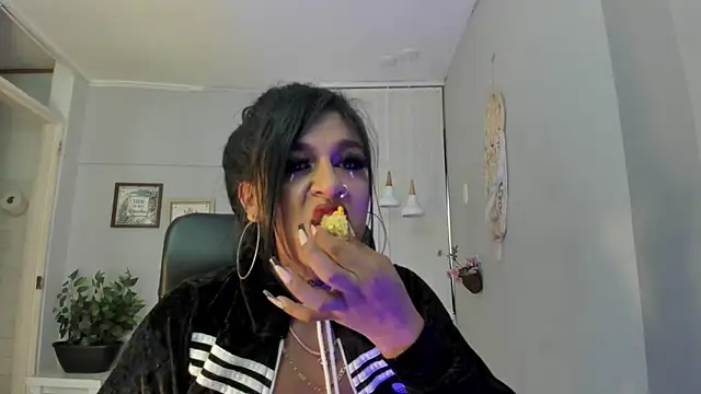 Nahomy Collins  online show from March 2026 07:36:02 PM