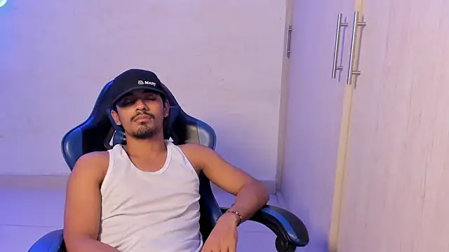 jossi12345j online show from April 2026 09:05:01 AM