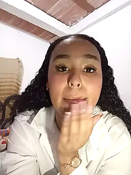 kiaria Glow online show from March 2026 10:37:02 PM