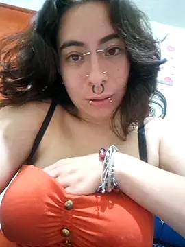 Snapshot of Moonandzukko chatting on May 2026 11:01:02 PM Moonandzukko online show from May 2026 11:01:02 PM