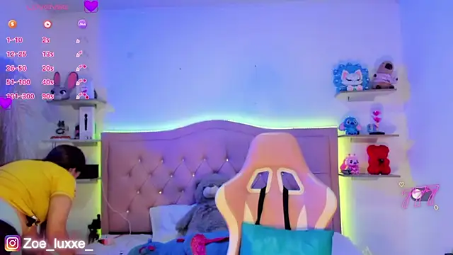 Snapshot of Zoe_Luxxe_ chatting on May 2026 12:16:02 AM Zoe Luxxe online show from May 2026 12:16:02 AM