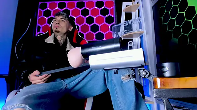 Max Hader  online show from March 2026 03:33:02 AM