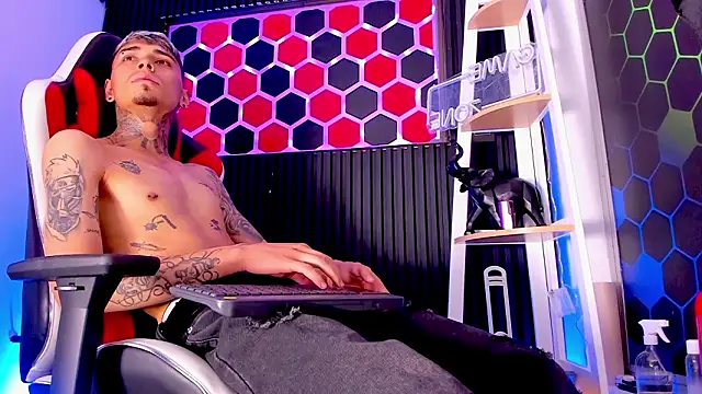 Max Hader  online show from March 2026 03:32:02 AM