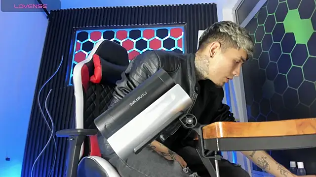 Max Hader  online show from April 2026 02:53:01 AM