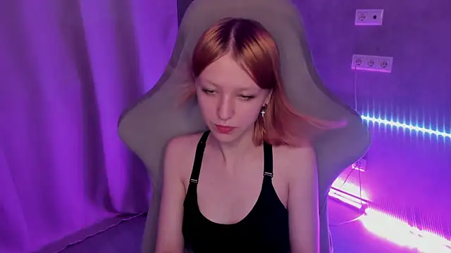 Snapshot of Emma_Dusk chatting on July 2026 01:02:02 AM Emma Dusk online show from July 2026 01:02:02 AM