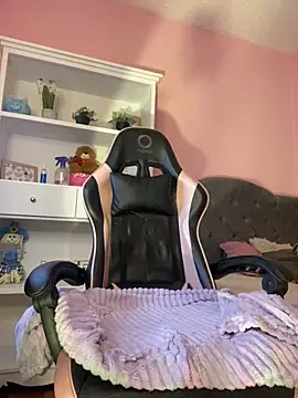 Franchezcaa  online show from March 2026 02:32:01 PM