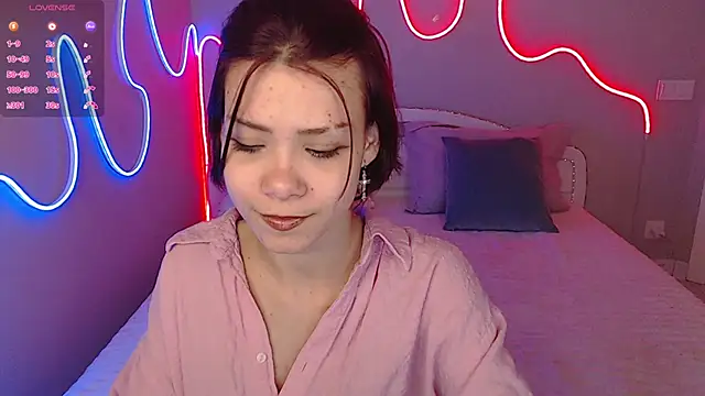 llittle-peachh online show from April 2026 07:58:01 PM