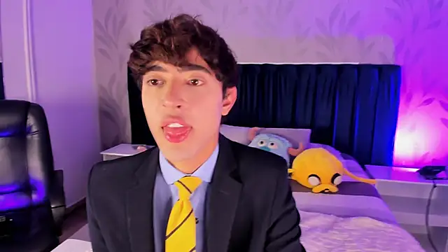 MatthewMoore  online show from April 2026 12:33:01 AM