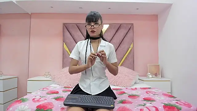 chloe larson online show from March 2026 11:16:01 AM