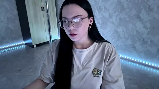 AlisNoire online show from March 2026 02:54:02 PM