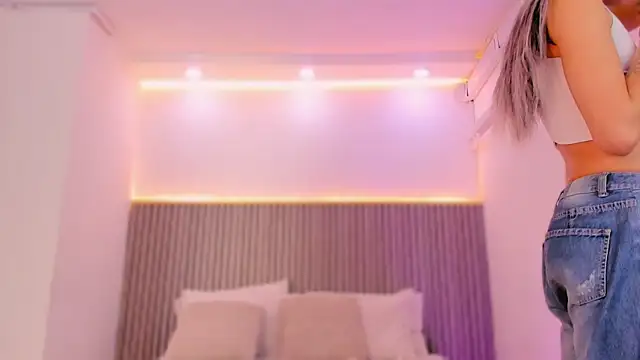 ashvalentine  online show from March 2026 07:42:01 PM