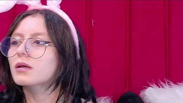 Naomimolie online show from June 2026 01:13:01 PM