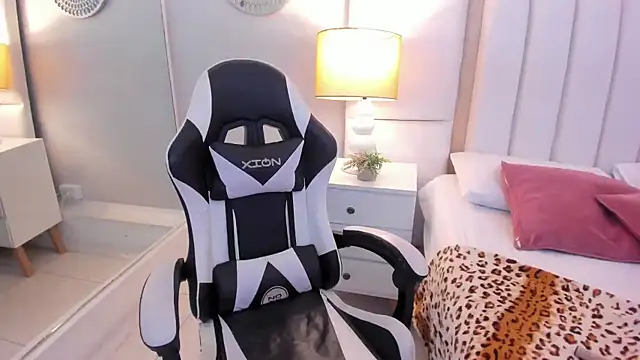 EllaEvanzz online show from March 2026 02:30:02 AM